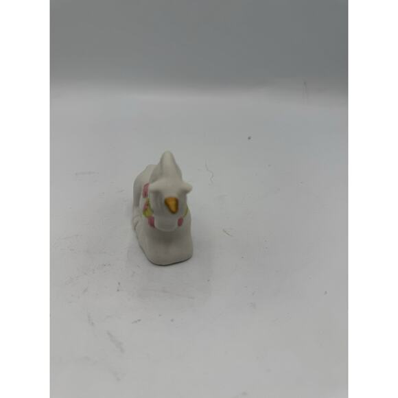 Mini Ceramic Unicorn Figurine 3” Laying White Gold Horn Floral Garland - Picture 2 of 7